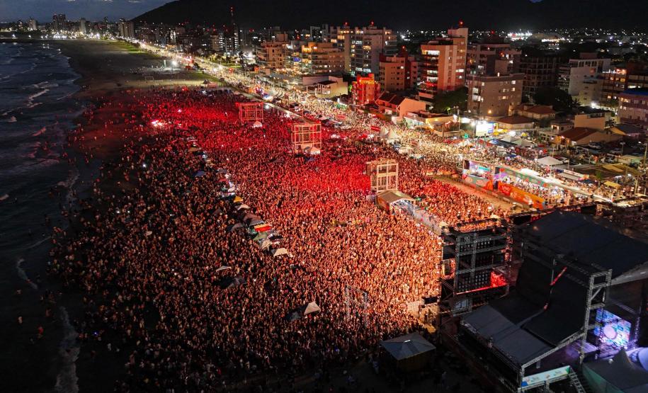 Segunda semana de shows nas praias termina com muito sertanejo para 110 mil pessoas