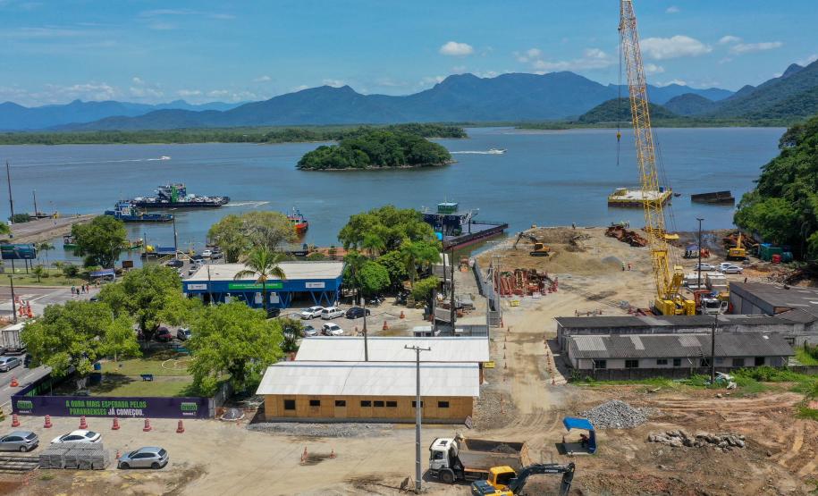 Obra da Ponte de Guaratuba-Matinhos recebe nova balsa de apoio marítimo