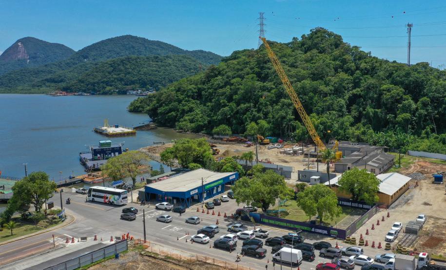 Obra da Ponte de Guaratuba-Matinhos recebe nova balsa de apoio marítimo