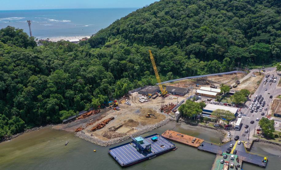 Obra da Ponte de Guaratuba-Matinhos recebe nova balsa de apoio marítimo