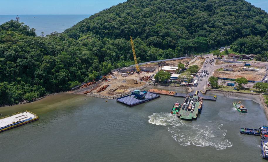 Obra da Ponte de Guaratuba-Matinhos recebe nova balsa de apoio marítimo