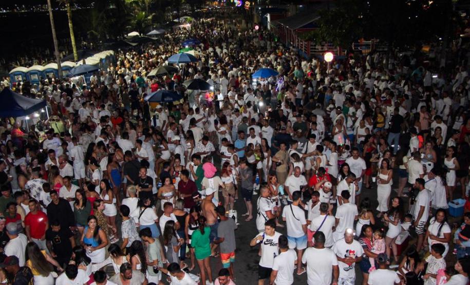 1 milhão de pessoas passaram a virada no Litoral do Paraná, estima Polícia Militar