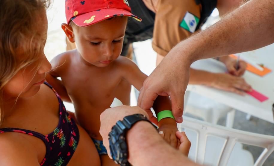 Mil pulseirinhas de identificação foram distribuídas por dia no Litoral desde o início do verão