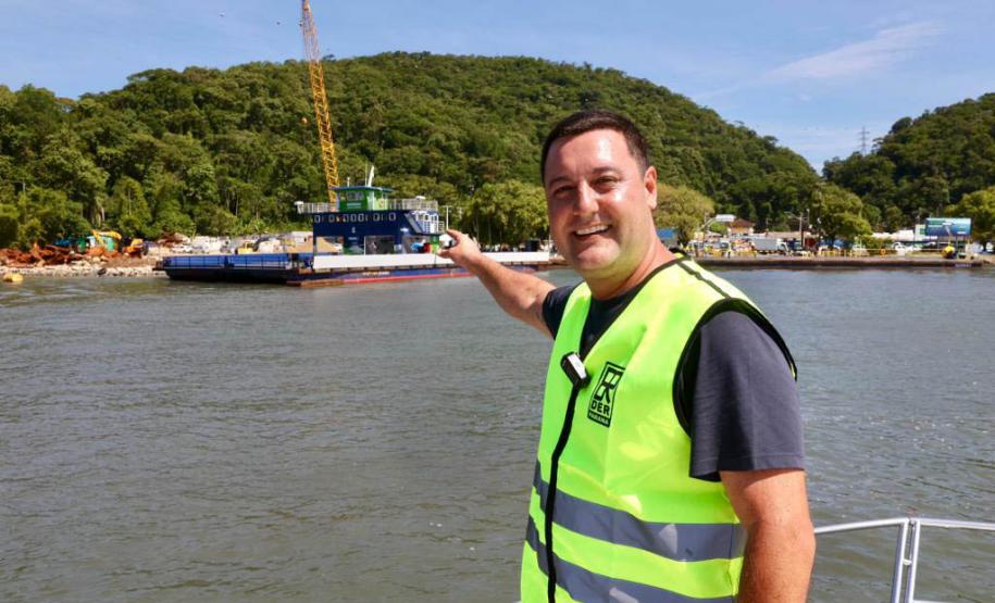 Obra da Ponte de Guaratuba-Matinhos recebe nova balsa de apoio marítimo