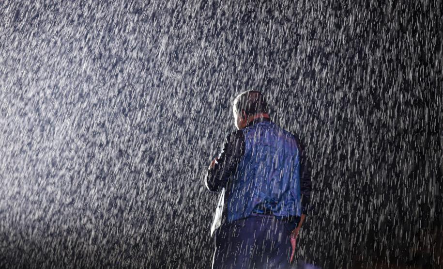 Raça Negra e Amado Batista emocionam mais de 100 mil fãs em shows no Litoral