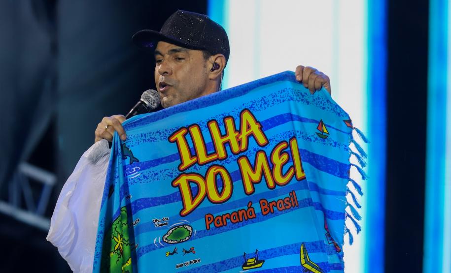 Zezé Di Camargo e Luciano e Zé Felipe reuniram 101 mil pessoas na despedida do Verão Maior