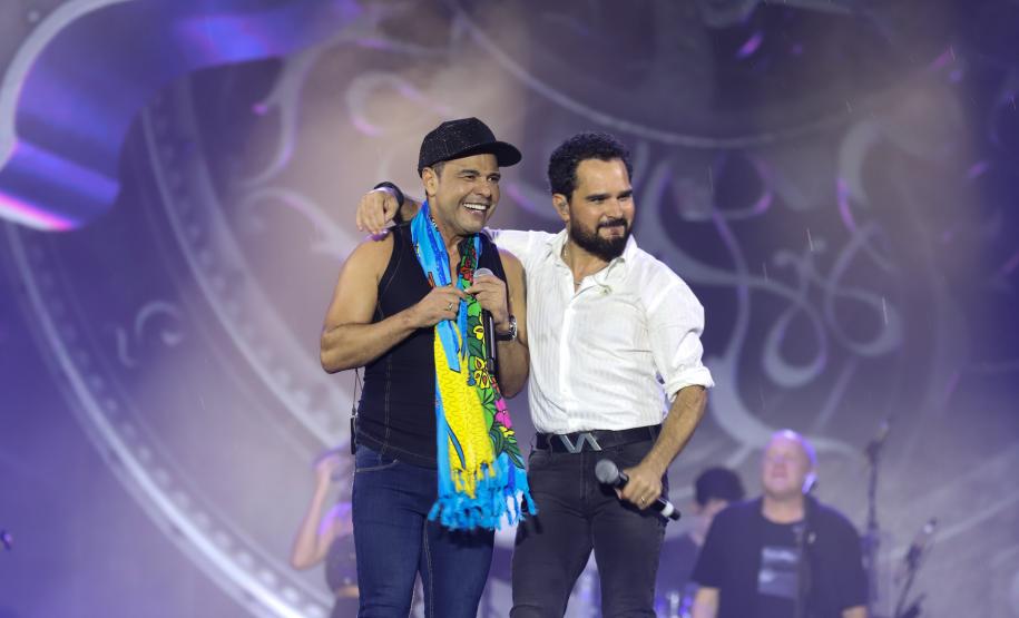 Zezé Di Camargo e Luciano e Zé Felipe reuniram 101 mil pessoas na despedida do Verão Maior