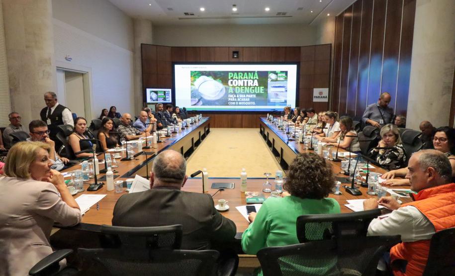 Reuniao do Comite de enfrentamento a Dengue no Palacio Iguacu, nesta quarta-feira (28).