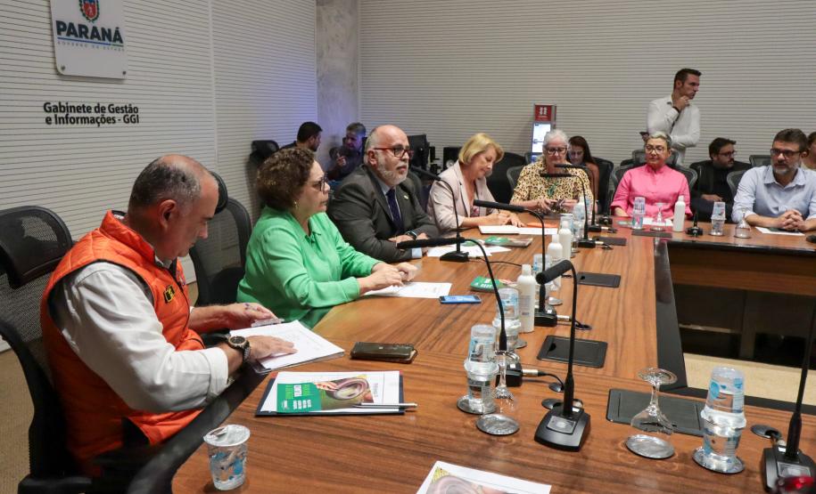 Reuniao do Comite de enfrentamento a Dengue no Palacio Iguacu, nesta quarta-feira (28).