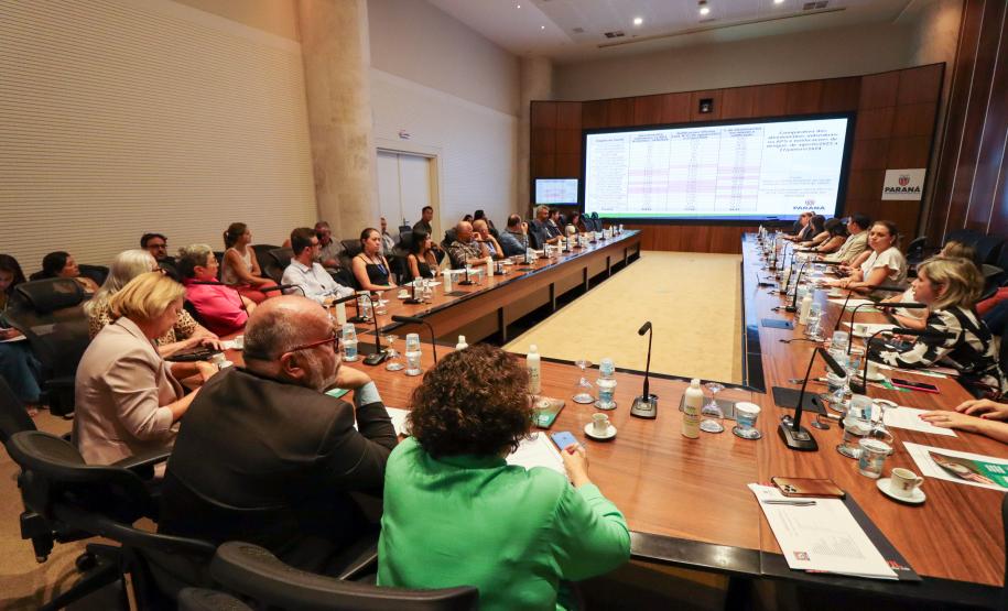 Reuniao do Comite de enfrentamento a Dengue no Palacio Iguacu, nesta quarta-feira (28).
