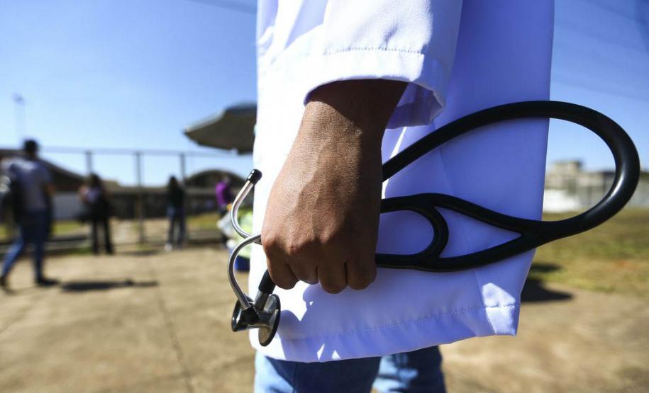 UEL seleciona profissionais da saúde para atuar na supervisão acadêmica do Mais Médicos