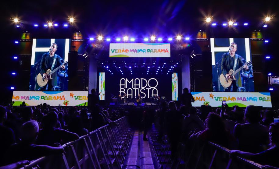 Raça Negra e Amado Batista emocionam mais de 100 mil fãs em shows no Litoral