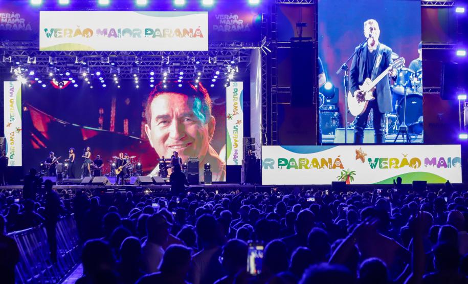 Raça Negra e Amado Batista emocionam mais de 100 mil fãs em shows no Litoral