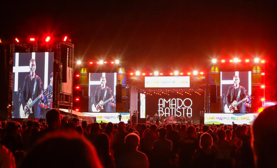 Raça Negra e Amado Batista emocionam mais de 100 mil fãs em shows no Litoral