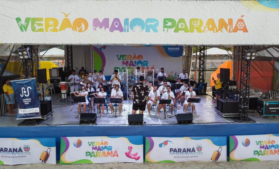 Após chuvas, shows dos palcos Sunset voltam a animar praias do Litoral