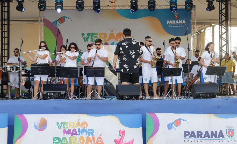 Após chuvas, shows dos palcos Sunset voltam a animar praias do Litoral