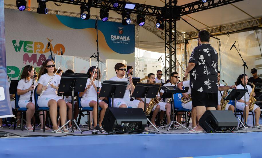 Após chuvas, shows dos palcos Sunset voltam a animar praias do Litoral