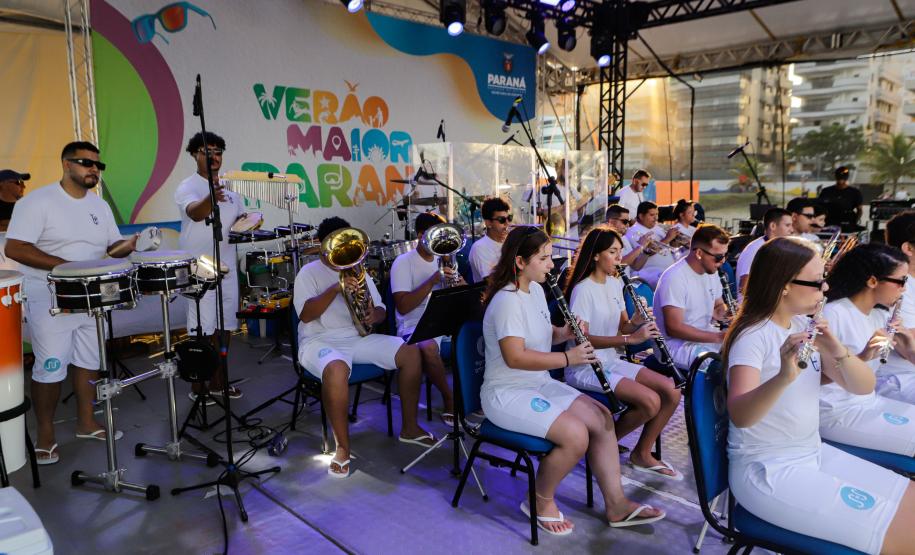 Após chuvas, shows dos palcos Sunset voltam a animar praias do Litoral