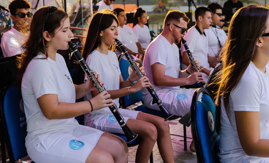 Após chuvas, shows dos palcos Sunset voltam a animar praias do Litoral