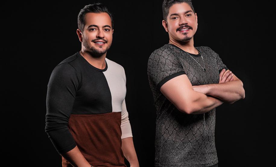 VERÃO MAIOR PARANÁ - SHOWS - Este é o último fim de semana da temporada de shows gratuitos do Verão Maior Paraná 2023/24. - Em Pontal do Paraná, a dupla Henrique e Diego se apresenta na sexta (23)