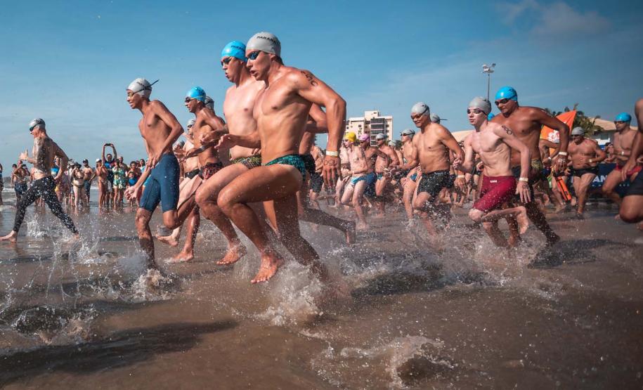 Natação em águas abertas, surf e pesca com caiaques agitam o Litoral no fim de semana