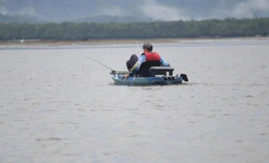 Natação em águas abertas, surf e pesca com caiaques agitam o Litoral no fim de semana