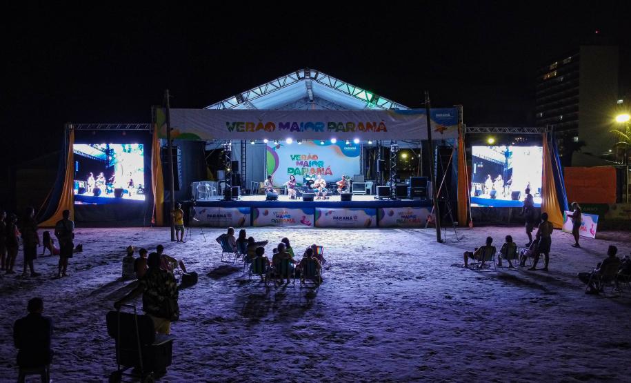 Após chuvas, shows dos palcos Sunset voltam a animar praias do Litoral