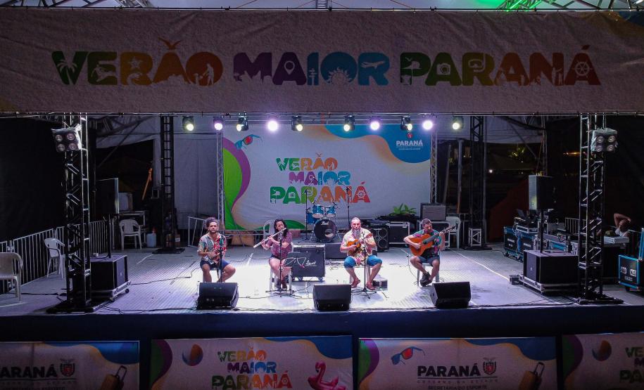 Após chuvas, shows dos palcos Sunset voltam a animar praias do Litoral