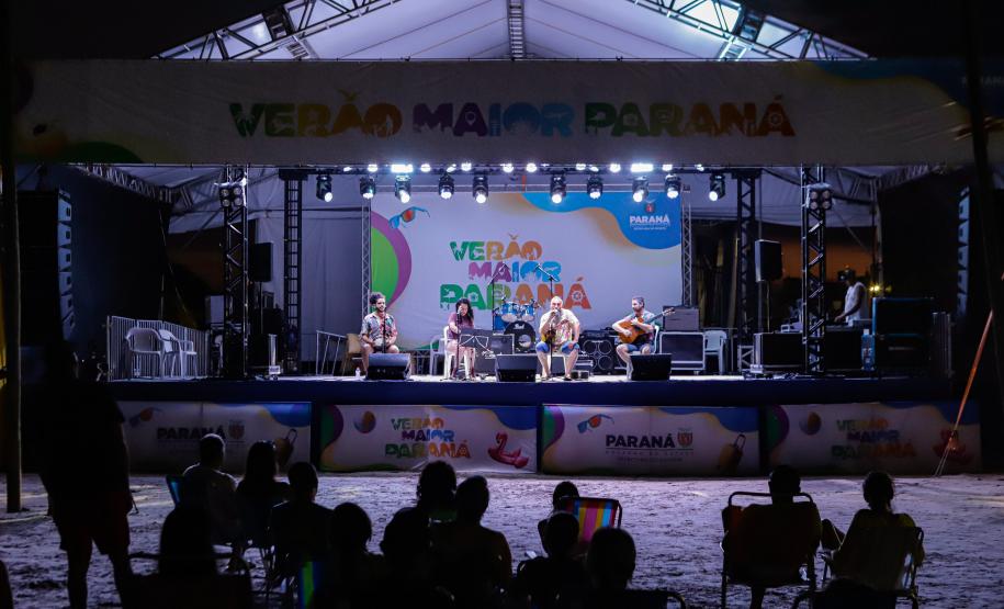 Após chuvas, shows dos palcos Sunset voltam a animar praias do Litoral