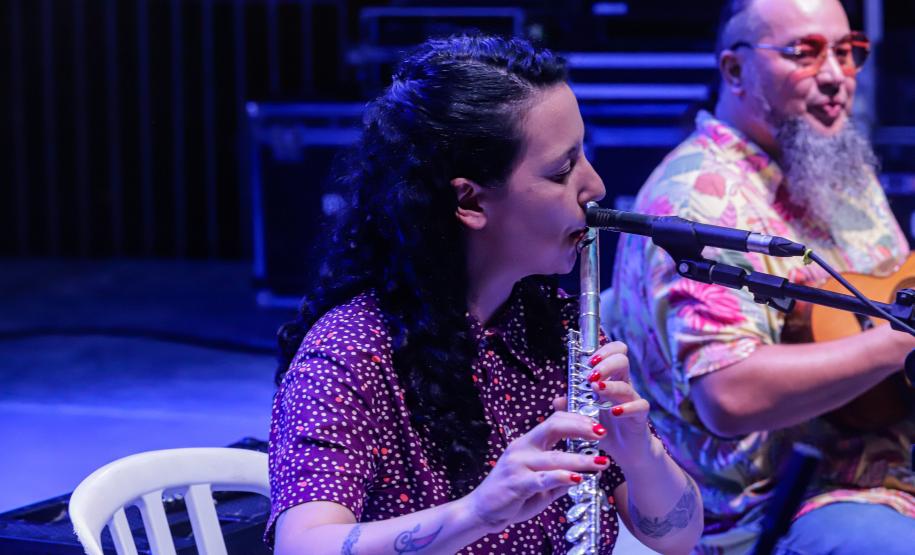 Após chuvas, shows dos palcos Sunset voltam a animar praias do Litoral