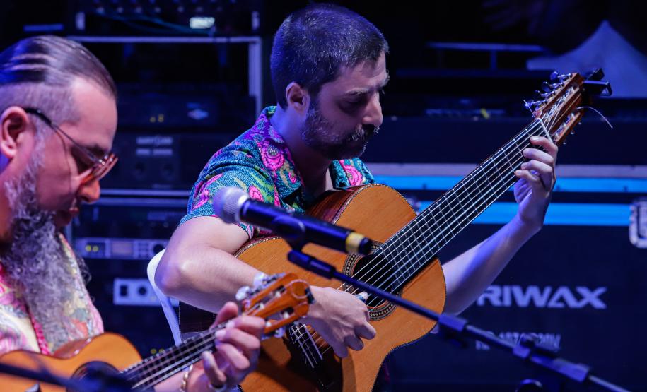 Após chuvas, shows dos palcos Sunset voltam a animar praias do Litoral