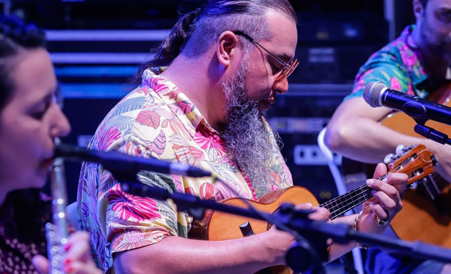 Após chuvas, shows dos palcos Sunset voltam a animar praias do Litoral