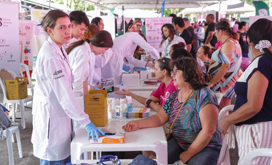 Maringá, 21 de outubro de 2023 - Paraná Rosa em Ação em Maringá.