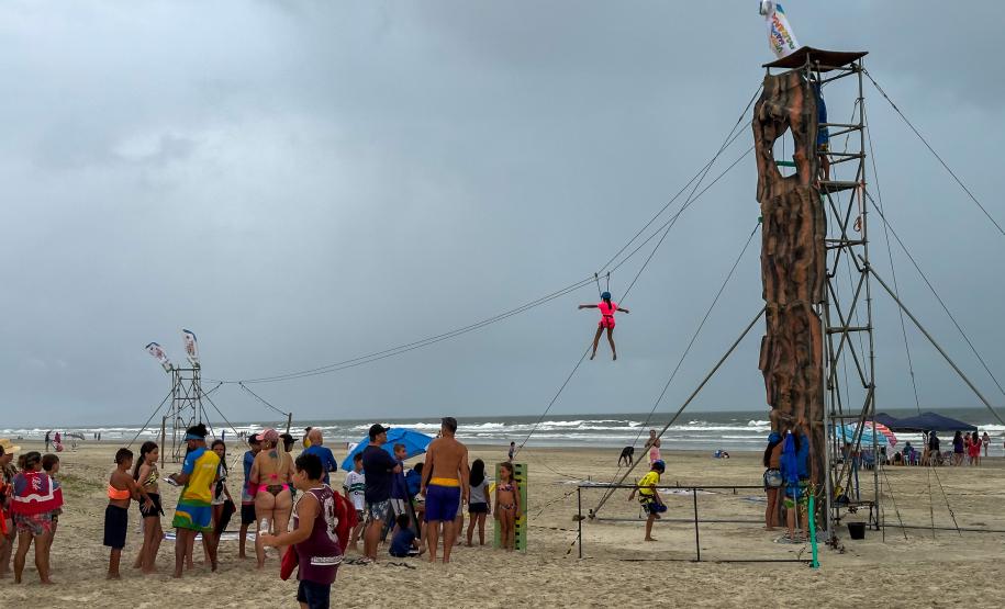 Natação em águas abertas, surf e pesca com caiaques agitam o Litoral no fim de semana