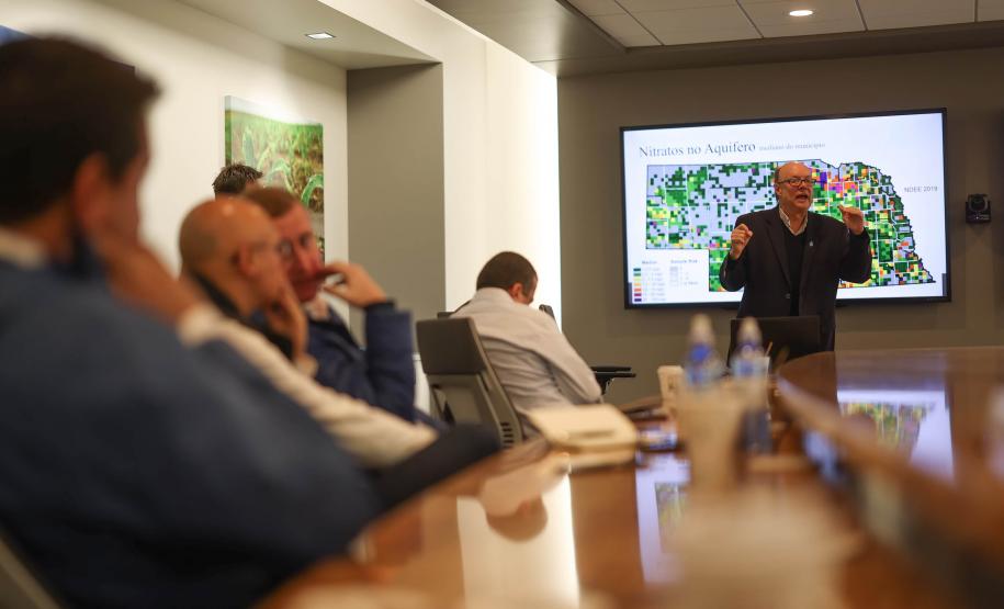 Paraná firma acordo com instituto Water For Food para gestão de recursos hídricos