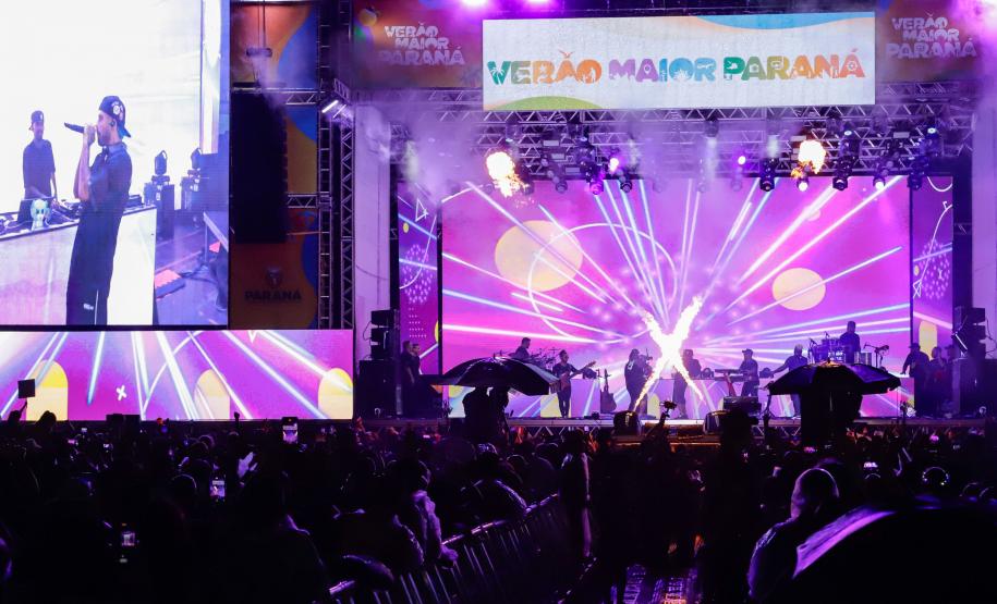 Zezé Di Camargo e Luciano e Zé Felipe reuniram 101 mil pessoas na despedida do Verão Maior