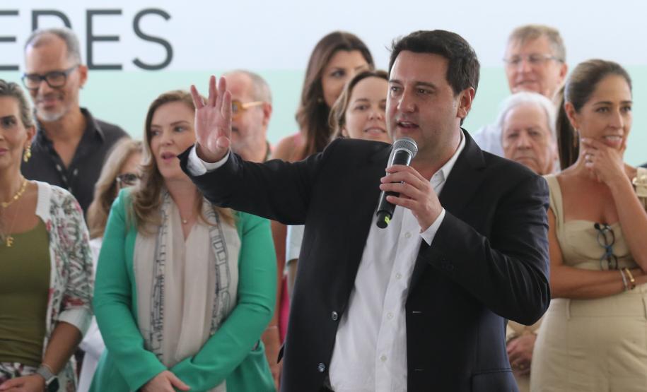 MON para criançada: governador inaugura mostra interativa com obras de arte no Parcão