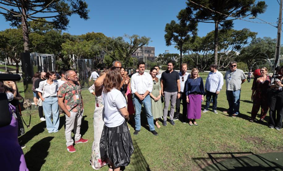 MON para criançada: governador inaugura mostra interativa com obras de arte no Parcão