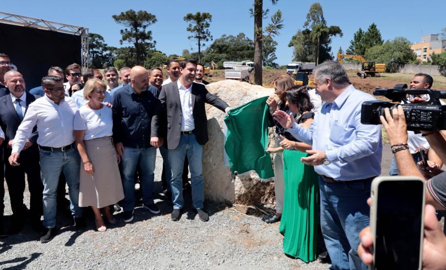 O governador Carlos Massa Ratinho Junior anuncia nesta quarta-feira (13) a liberação de R$ 60 milhões e o lançamento da pedra fundamental para a construção do novo hospital municipal de São José dos Pinhais, na Região Metropolitana de Curitiba.