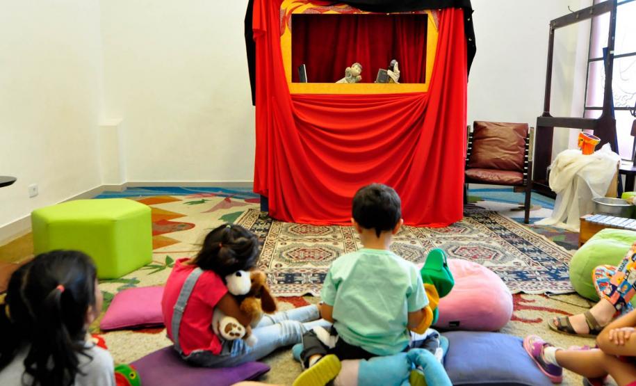 Biblioteca Pública do Paraná (BPP) - Sessão de autógrafos e Bate-papo com Ana Suy e Liana Ferraz – Na terça-feira (12), a partir das 17h30, no Hall Térreo, a BPP recebe um encontro entre as escritoras Ana Suy e Liana Ferraz, com mediação da psicanalista Juliane Kravetz