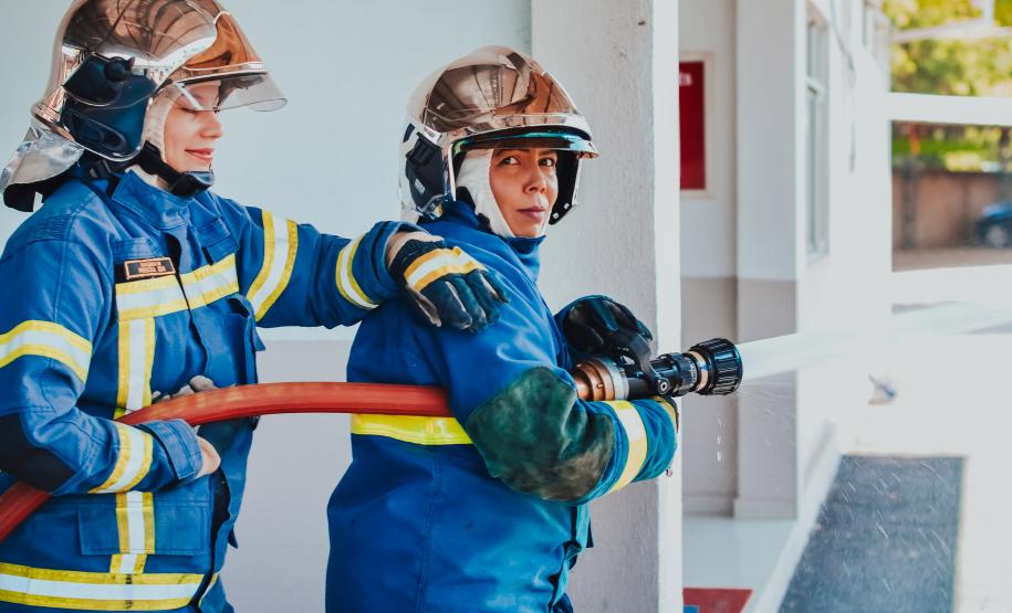 Bombeiras militares do Paraná ganham mais espaço e assumem todo tipo de missão