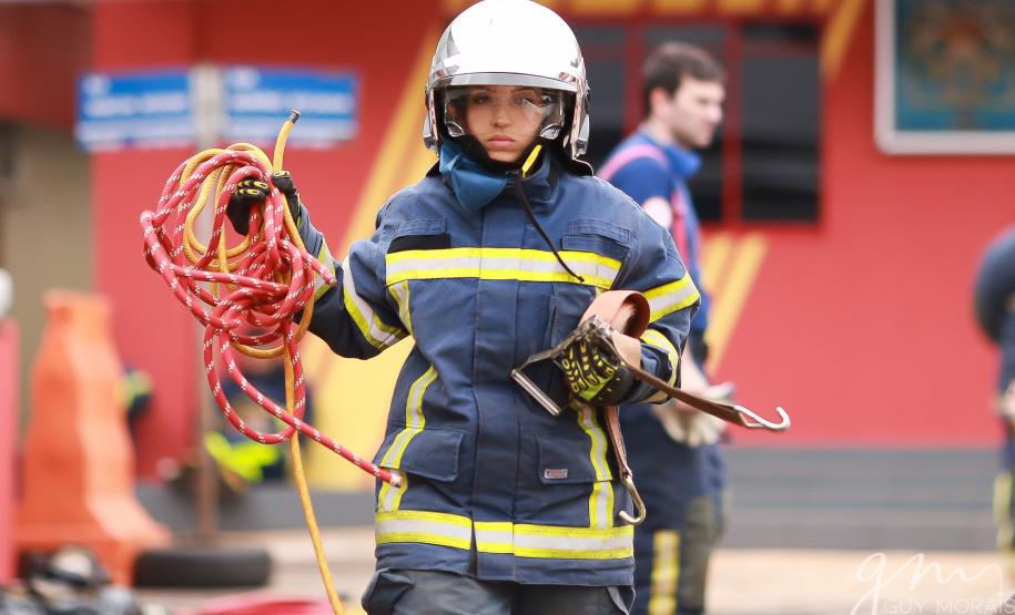 Bombeiras militares do Paraná ganham mais espaço e assumem todo tipo de missão