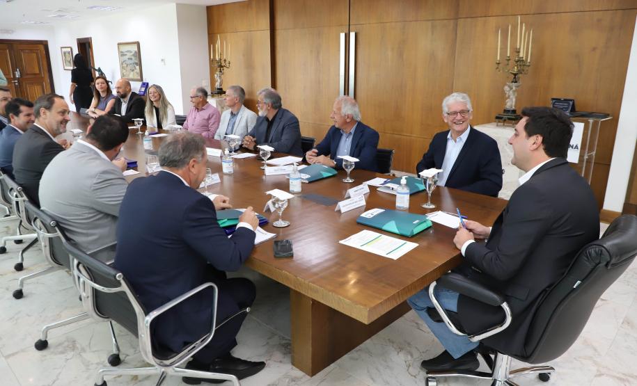 O governador Carlos Massa Ratinho Junior e o diretor presidente da Paranaprevidência, Felipe Vidigal, assinaram o termo de concessão da Certificação Institucional do nível III do programa federal nesta terça-feira (12).