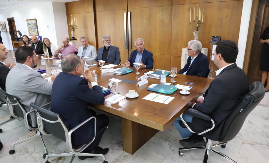O governador Carlos Massa Ratinho Junior e o diretor presidente da Paranaprevidência, Felipe Vidigal, assinaram o termo de concessão da Certificação Institucional do nível III do programa federal nesta terça-feira (12).