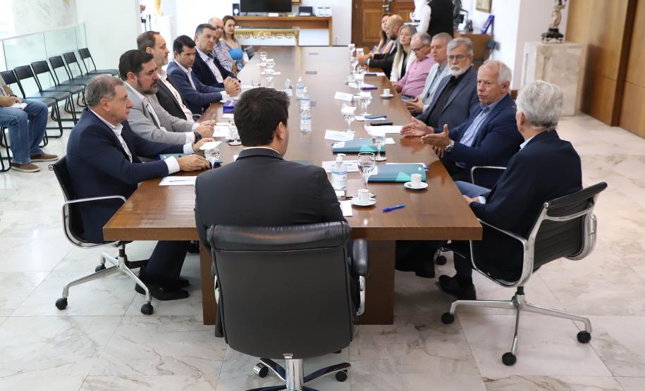 O governador Carlos Massa Ratinho Junior e o diretor presidente da Paranaprevidência, Felipe Vidigal, assinaram o termo de concessão da Certificação Institucional do nível III do programa federal nesta terça-feira (12).