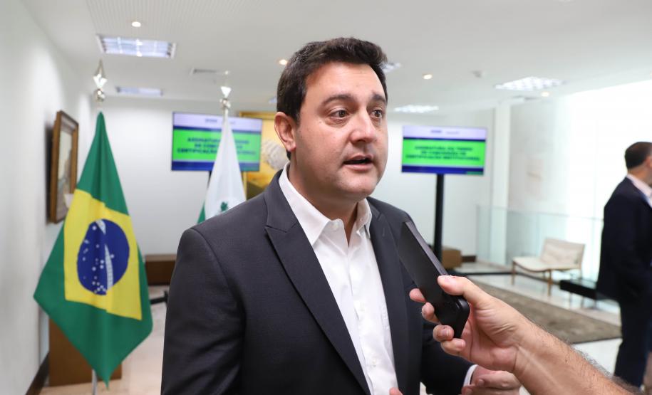 O governador Carlos Massa Ratinho Junior e o diretor presidente da Paranaprevidência, Felipe Vidigal, assinaram o termo de concessão da Certificação Institucional do nível III do programa federal nesta terça-feira (12).