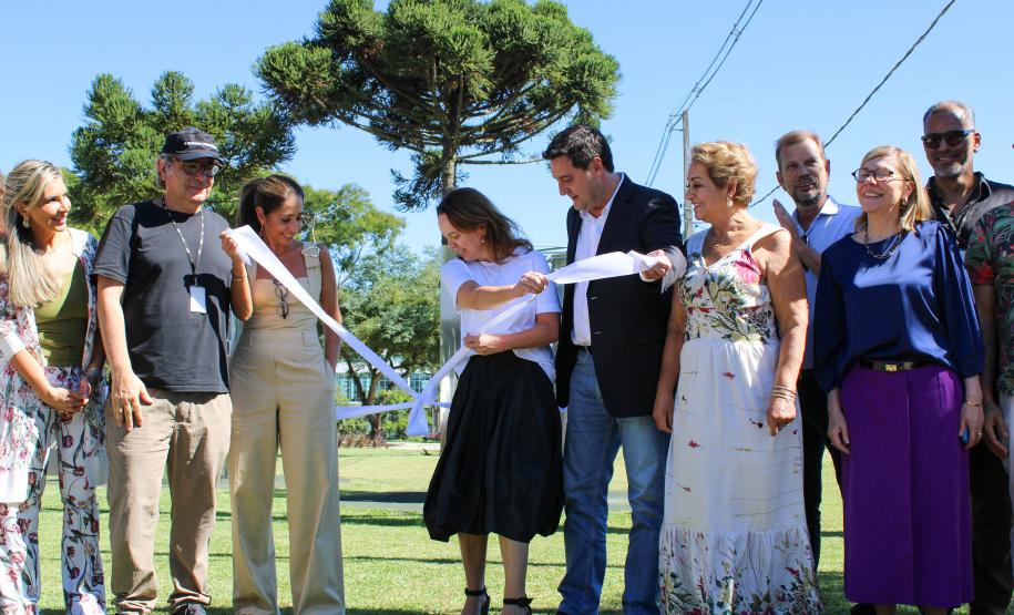 MON para criançada: governador inaugura mostra interativa com obras de arte no Parcão