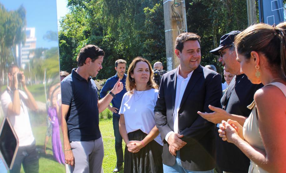 MON para criançada: governador inaugura mostra interativa com obras de arte no Parcão