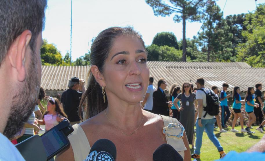 MON para criançada: governador inaugura mostra interativa com obras de arte no Parcão