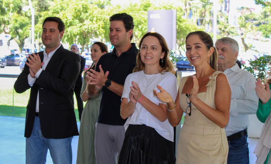 MON para criançada: governador inaugura mostra interativa com obras de arte no Parcão